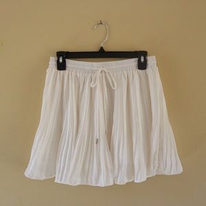 Mustard Seed. Size Medium. Women’s Skirt. White Skirt.